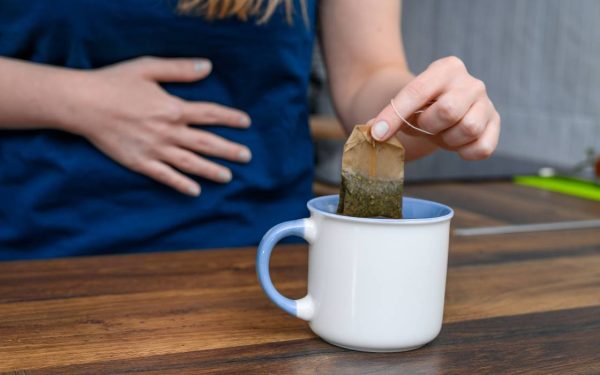 Ceaiuri naturale pentru stomacul iritat după Paște: balonare și arsuri