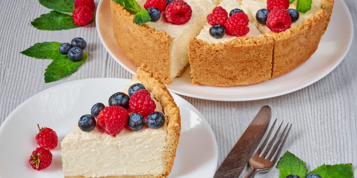 Tartă rapidă cu cremă de brânză: Un deliciu culinar, echilibrat și cremos