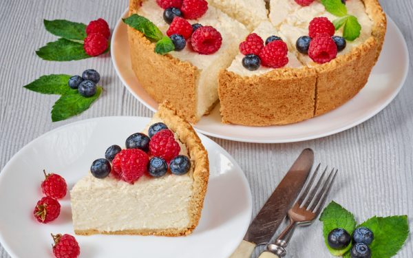 Tartă rapidă cu cremă de brânză: Un deliciu culinar, echilibrat și cremos