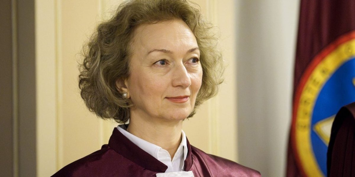 Populismul și rețelele, pericol pentru democrația din România, avertizează șefa CCR