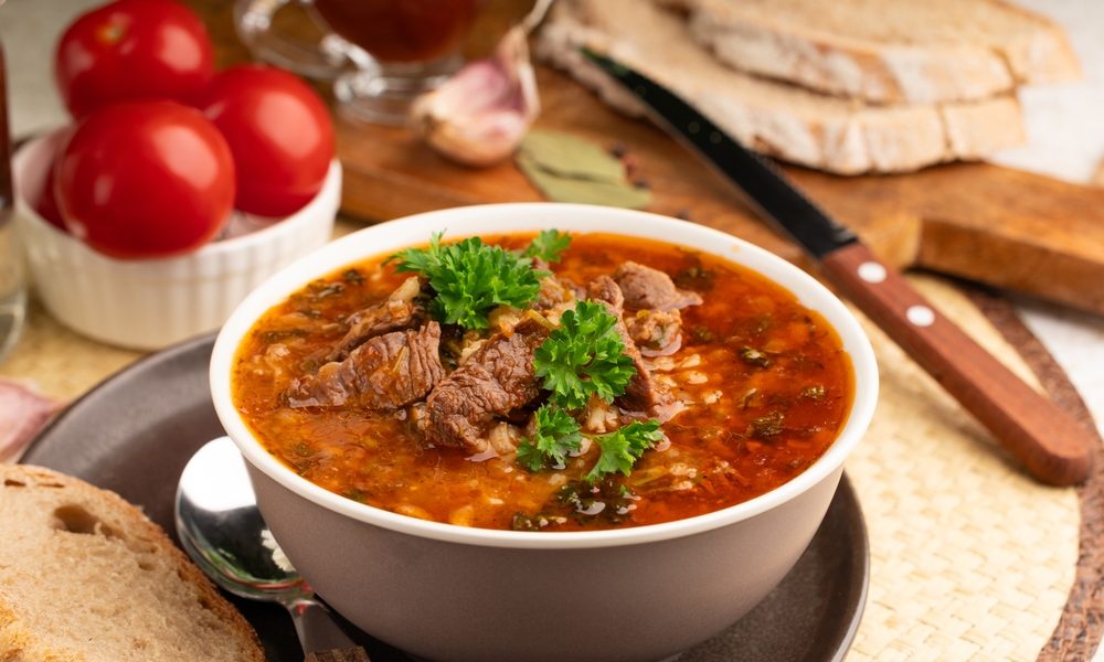 Ciorbă de miel ca la bunici: Rețeta SECRETĂ pentru un gust de neuitat