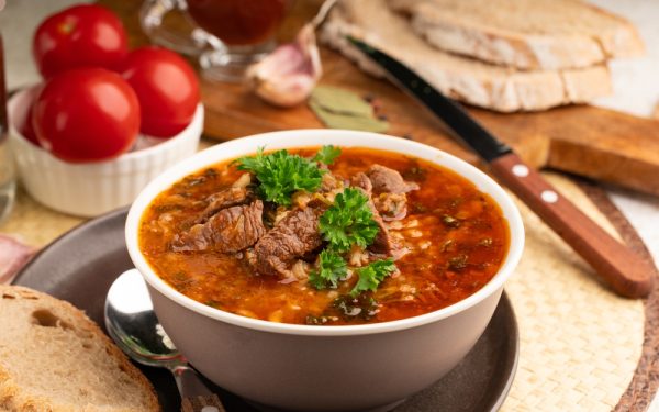 Ciorbă de miel ca la bunici: Rețeta SECRETĂ pentru un gust de neuitat