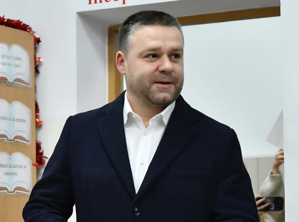 Primăria Capitalei se află din nou în mijlocul unui conflict deschis, după ce Primarul General, Ciprian Ciucu, a anunțat recent propunerea de comasare a zece instituții subordonate pentru a crea două noi direcții administrative