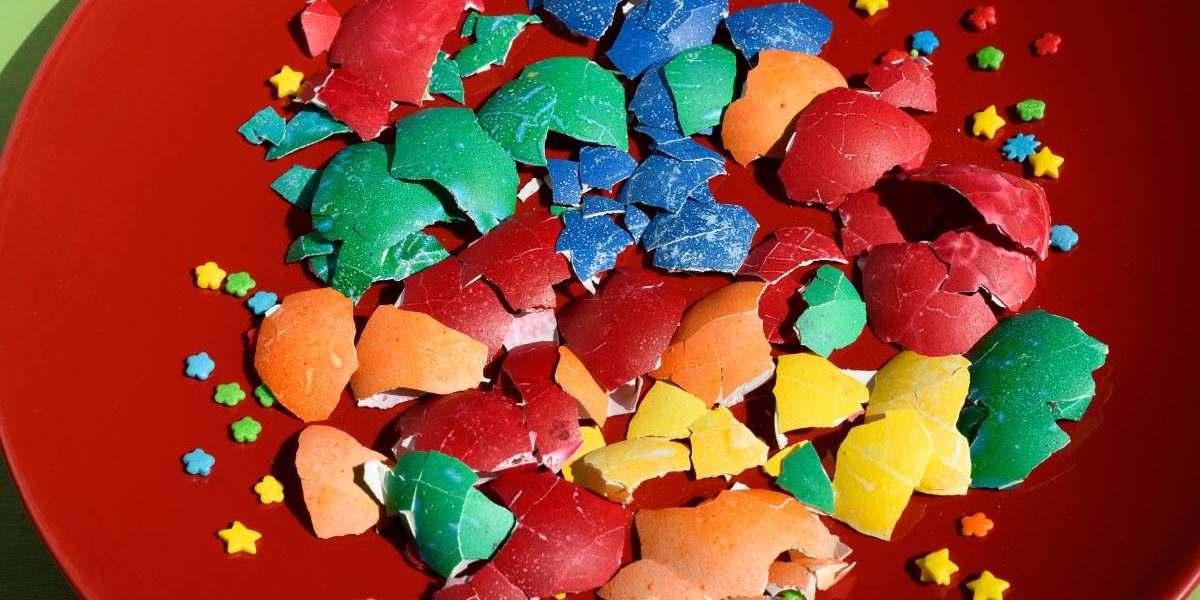 Nu arunca cojile de ouă de Paște! Secretul grădinii fertile: “ceaiul” minune!