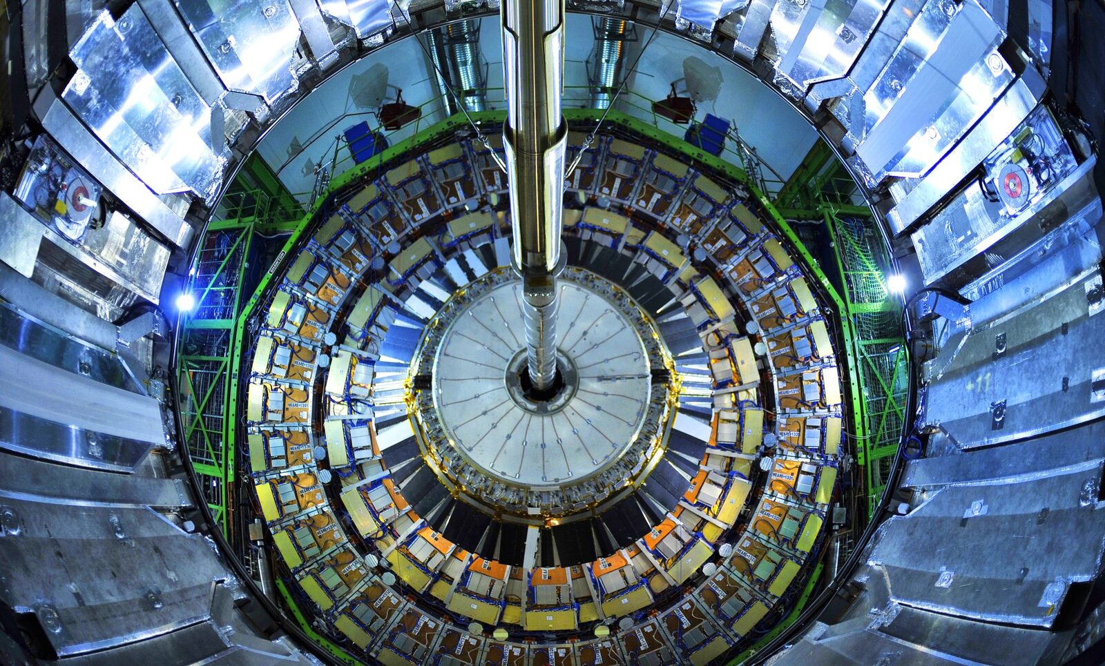 Acceleratorul de particule dezvăluie materia primordială de după Big Bang!