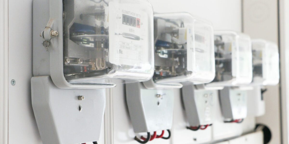 Preț record la energie: Sub 1 leu/kWh la PPC. Cine sunt norocoșii?