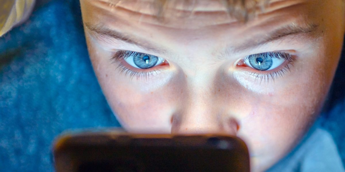 Noua prăpastie digitală: Copiii, experți în AI, părinții, depășiți