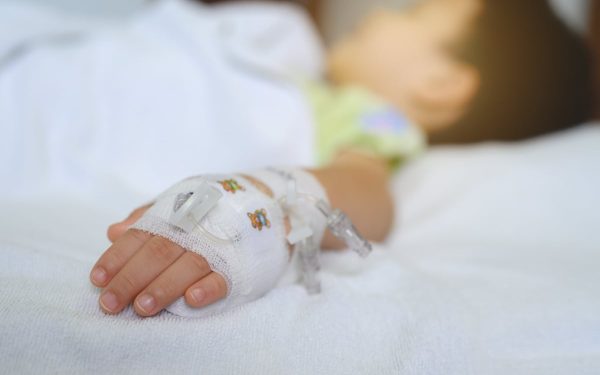 București: Un copil de 4 ani a murit de pneumonie la Brașov, primul deces din sezon