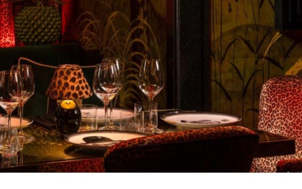 Hotel VECHI din România, cu prețuri mari, caută personal