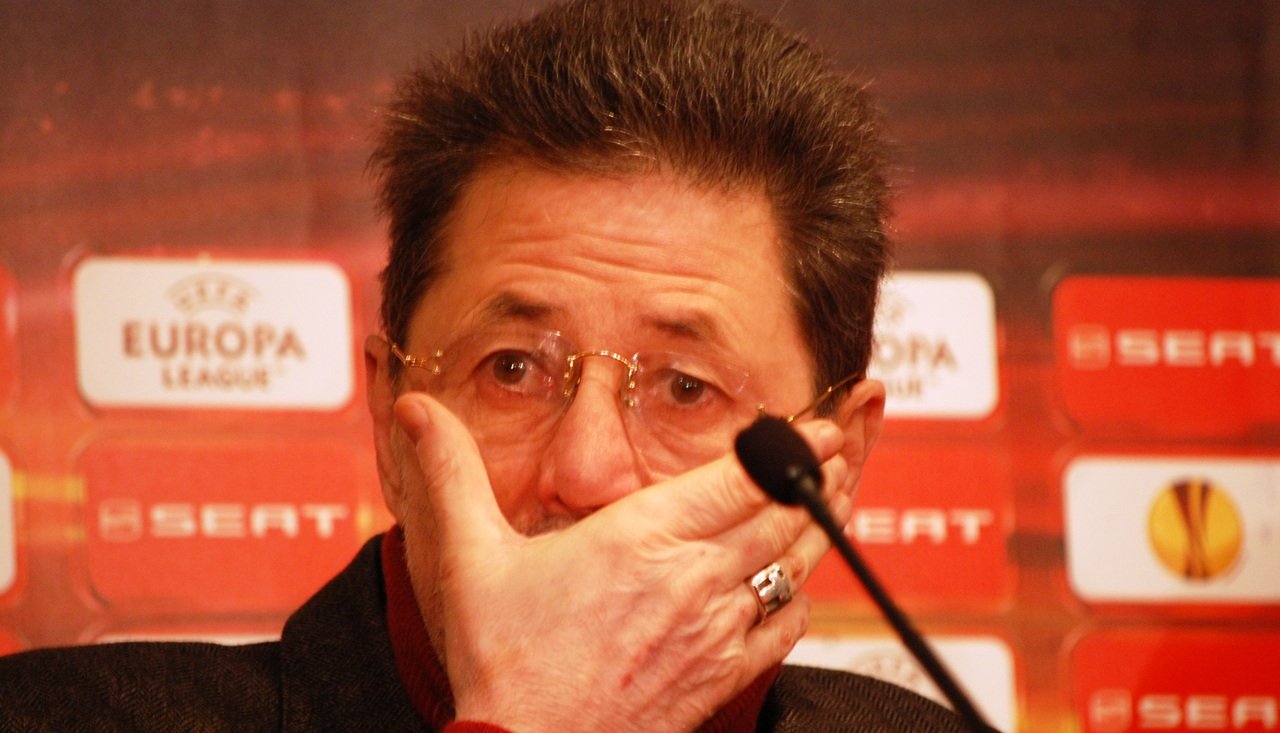 Cornel Dinu, legendarul fotbalist și antrenor al echipei Dinamo, se află într-o stare de izolare completă din cauza unei afecțiuni psihologice grave, care i-a schimbat radical stilul de viață și interacțiunile sociale