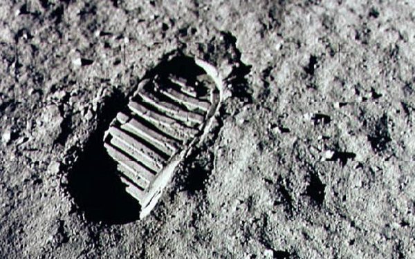 Astronauții NASA pe Lună: Cum vor arăta noile urme de pași de la Artemis?