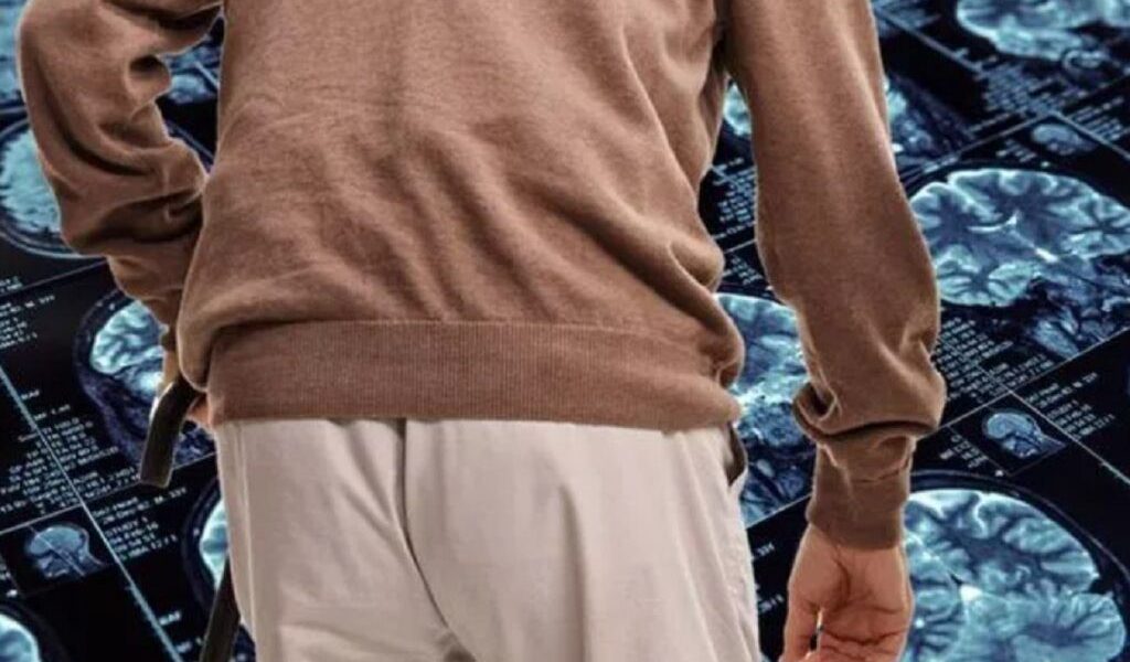 Atenție la mers: 3 semne subtile ce pot indica demența!