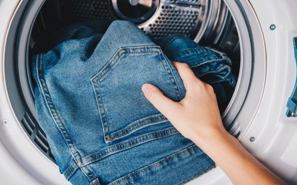 Cât de des spălăm blugii? Testul de cultură generală care te pune pe gânduri!