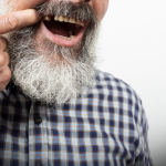 Pacienții vor dinți noi rapid, dar fără compromisuri. Ce soluții există?