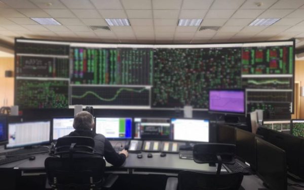 Paște cu SURPRIZE: Consumul de energie, la minim istoric în România! Exporturi MASIVE