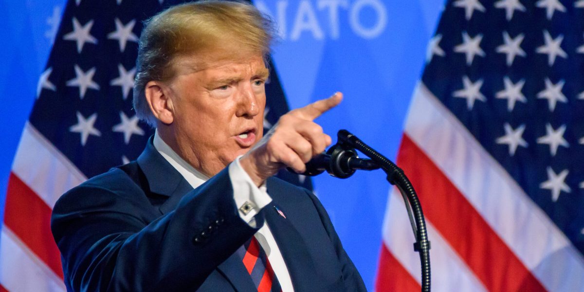 Trump, ordin de blocaj: Marina SUA, gata să închidă Strâmtoarea Hormuz