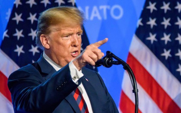 Trump, ordin de blocaj: Marina SUA, gata să închidă Strâmtoarea Hormuz