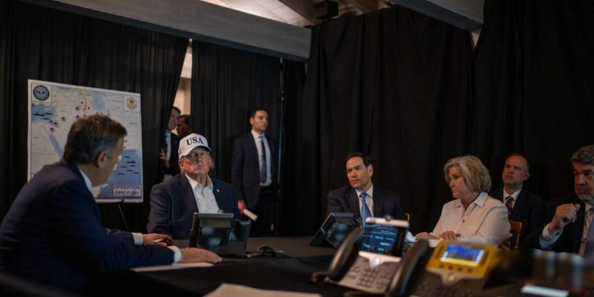 Ședință dramatică la Casa Albă: Donald Trump, pe urmele Strâmtorii Ormuz