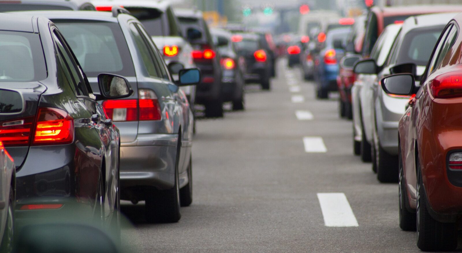 Cozi infernale pe DN1: Coloane de mașini între Ploiești și Brașov, blocaj și pe autostrăzi