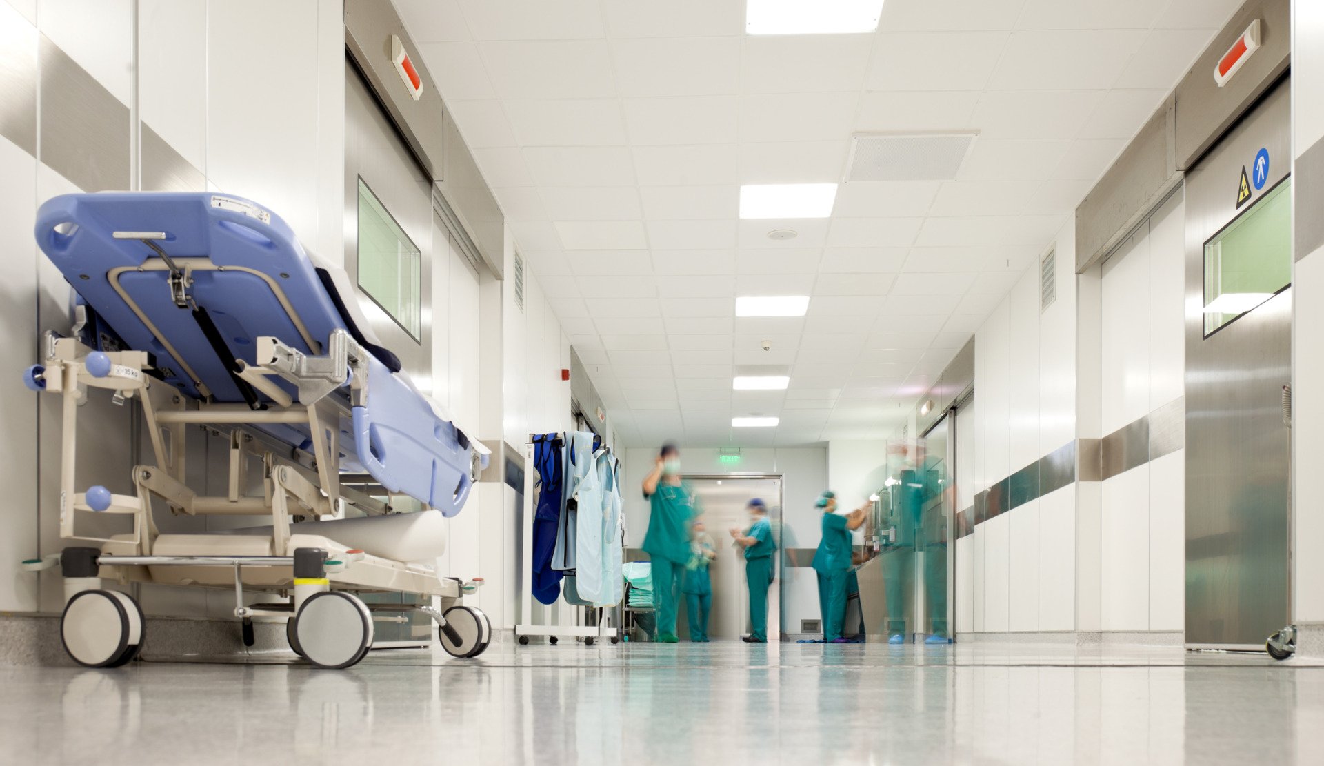 Interdicția de a părăsi spitalul în timpul programului, obligatorie pentru medici Noua reglementare privind timpul de muncă și gărzile în unitățile publice din sectorul sanitar aduce o schimbare majoră