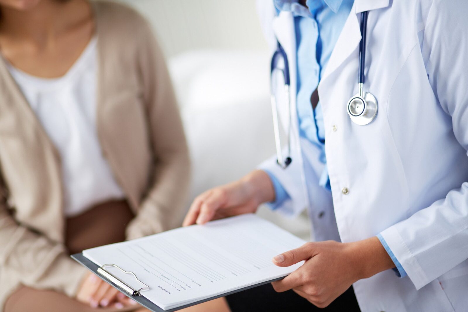 Medicii avertizează: Informațiile medicale false, un pericol public
