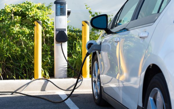 Benzina, dușmanul nr. 1: Vânzări record de electrice în Europa!