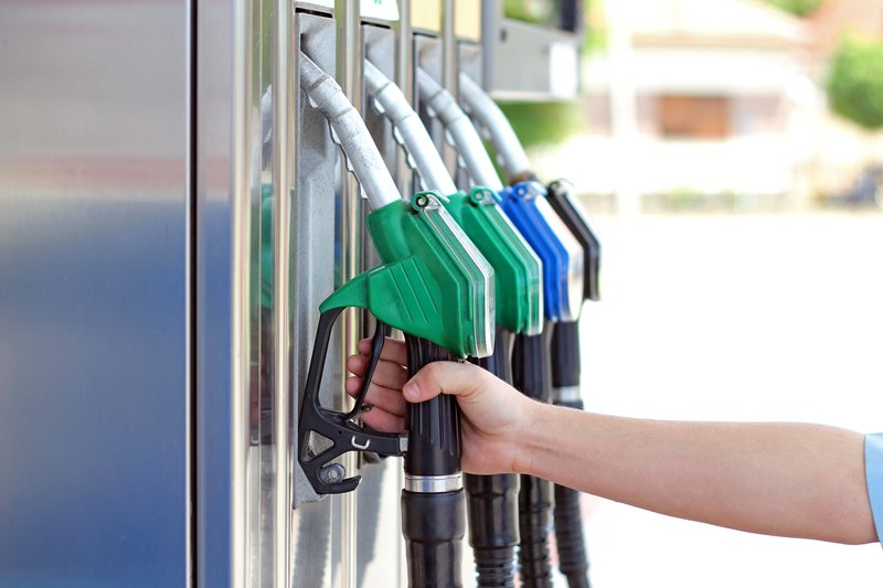 Prețurile carburanților la benzinăriile Petrom au înregistrat o scădere semnificativă miercuri dimineața, într-un context în care autoritățile încearcă să stabilească măsuri pentru temperarea costurilor ridicate