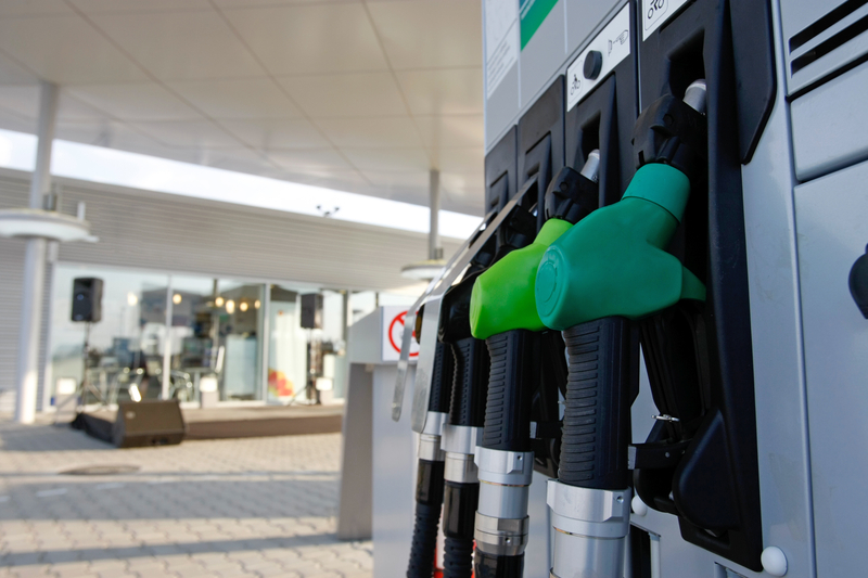 Benzina și motorina, reducere-șoc la benzinăriile X, chiar de dimineață!