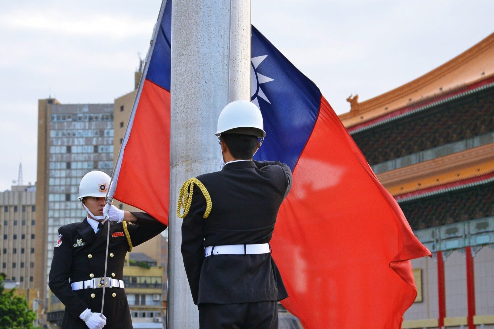 Taiwan: Zece acuzați de spionaj în favoarea Chinei, inclusiv militari activi