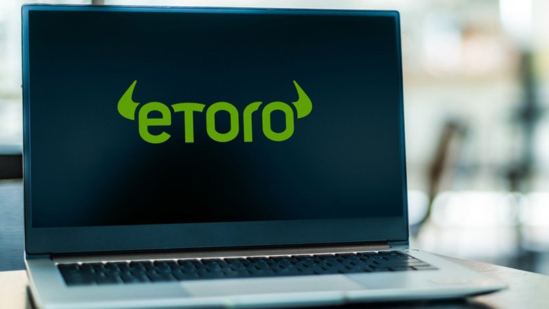 Pe fondul tensiunilor geopolitice și al progreselor în domeniul inteligenței artificiale, investitorii individuali au ales să-și direcționeze fondurile către sectoarele energetic, minier și software în primul trimestru al anului 2026