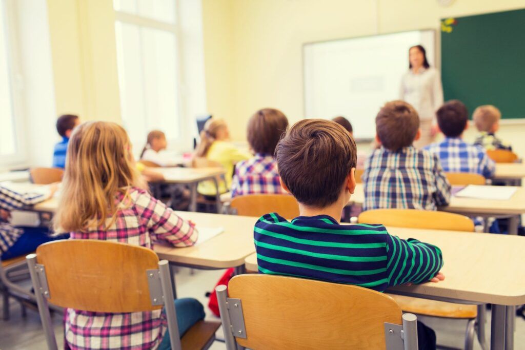 Un nou proiect de lege, care vizează modificarea modului în care profesorii sunt repartizați pe posturi, a intrat în dezbatere publică