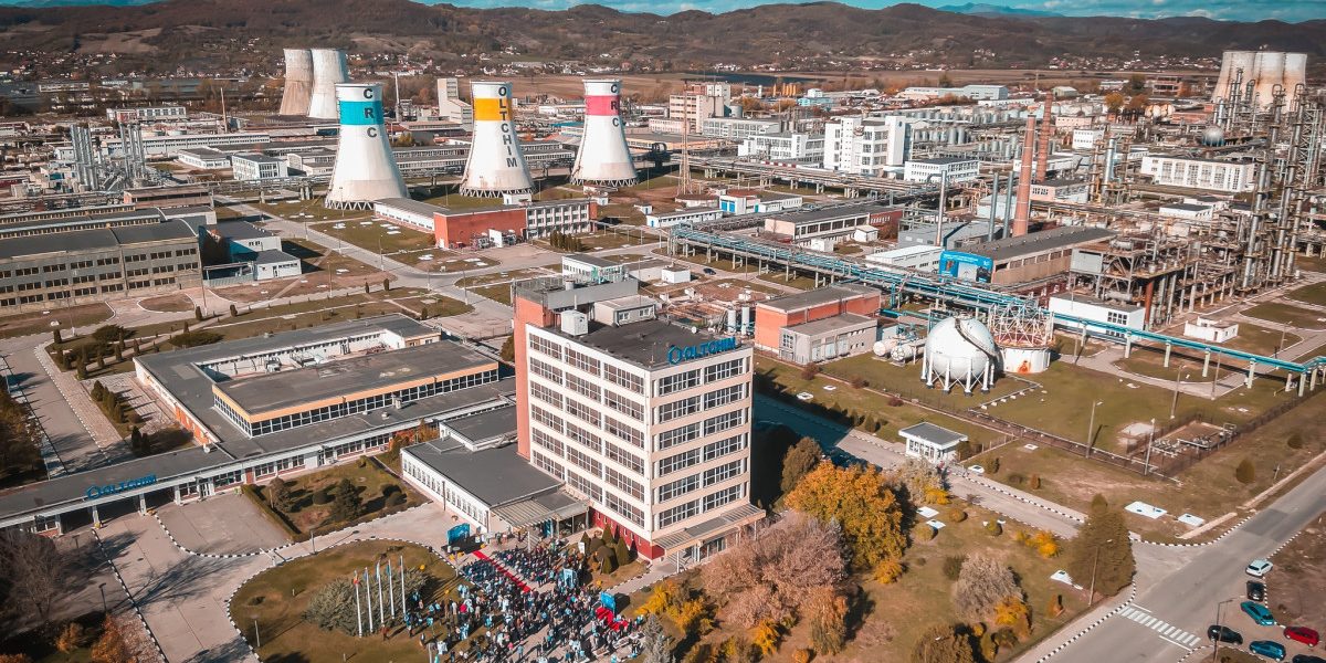 Disponibilizări la Chimcomplex: Ce opțiuni au avut angajații? Reacția Ministerului Muncii