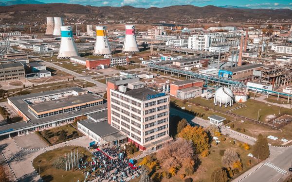 Disponibilizări la Chimcomplex: Ce opțiuni au avut angajații? Reacția Ministerului Muncii