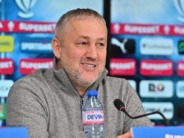 Mihai Rotaru, pregătit pentru o mutare de peste 3 milioane de euro la Universitatea Craiova Mihai Rotaru se află în fața unei oferte spectaculoase din partea Universității Craiova, valoarea tranzacției fiind estimată la 3 milioane de euro