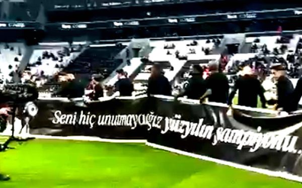 Banner emoționant la Beșiktaș! Gestul jucătorilor, în ziua înmormântării lui Mircea Lucescu