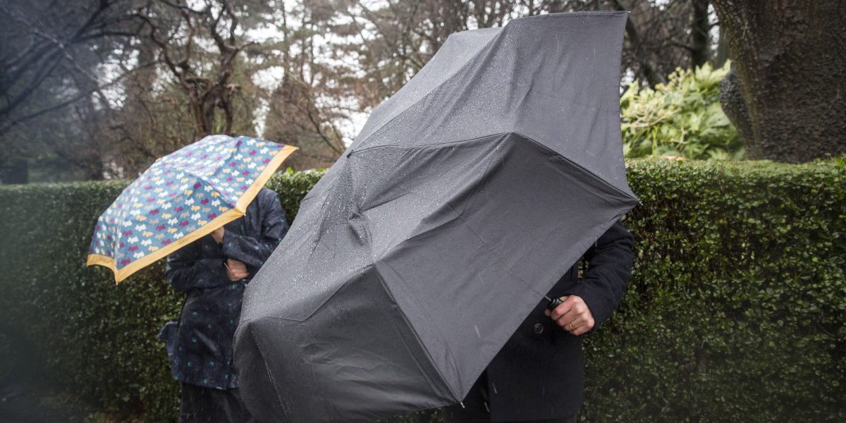 Vreme severă în România: Ploi, vânt puternic și ninsori. ANM, alertă cod galben