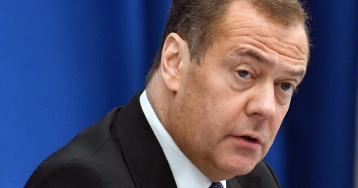 Medvedev, redactor-șef al manualelor școlare rusești: Ce ascunde Putin