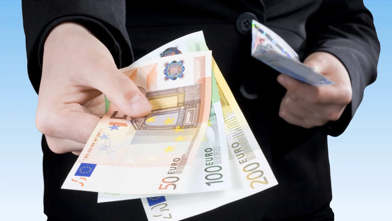 Guvernul german pregătește măsuri pentru a limita plata exclusivă cu numerar în afaceri, o mișcare menită să modernizeze sistemul de plăți și să încurajeze utilizarea cardurilor și a platilor digitale