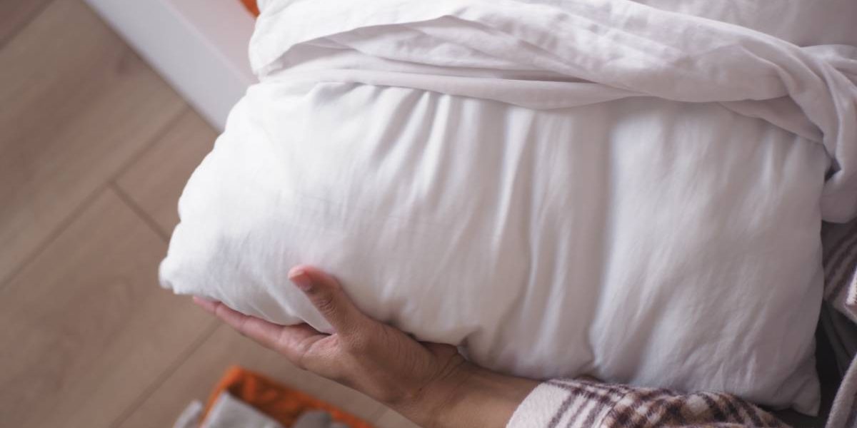Cât de des schimbi fața de pernă? Trucuri utile pentru sănătatea ta