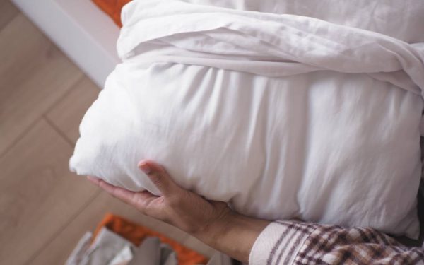 Cât de des schimbi fața de pernă? Trucuri utile pentru sănătatea ta