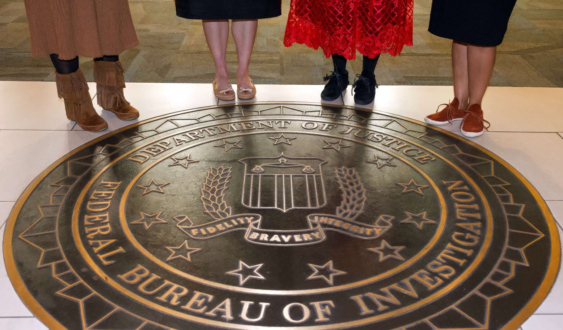 FBI Avertizează Statele Unite de Amenințări Iraniane, Casa Albă Minimizează Riscul FBI-ul a emis o avertizare către autoritățile de aplicare a legii de la nivel statal și local din Statele Unite, subliniind o potențială creștere a amenințărilor din partea guvernului iranian