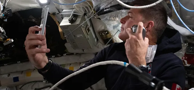 De ce aleg astronauții iPhone în misiuni spațiale Mi s-a părut mereu fascinant să descopăr ce gadgeturi preferă cei care pot permite orice, inclusiv astronauții