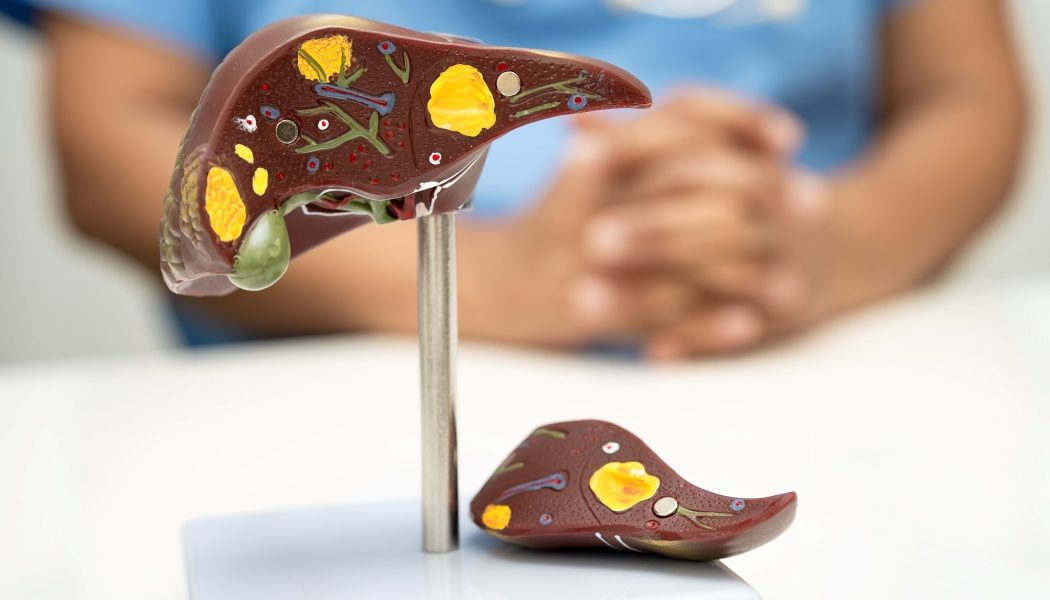 Boala SILENTIOASĂ ce lovește tinerii: Pericolul ascuns al vieții moderne