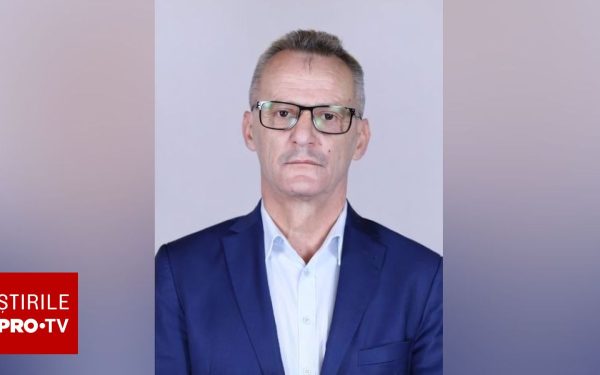 Traseistul din Mehedinți, trimis la DNA pentru afaceri cu telefoane „de fițe”