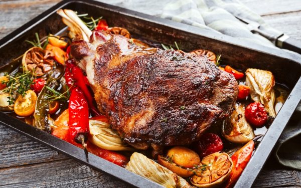 Marină Mielul Perfect: Rețeta Secretă pentru o Friptură Topită în Gură