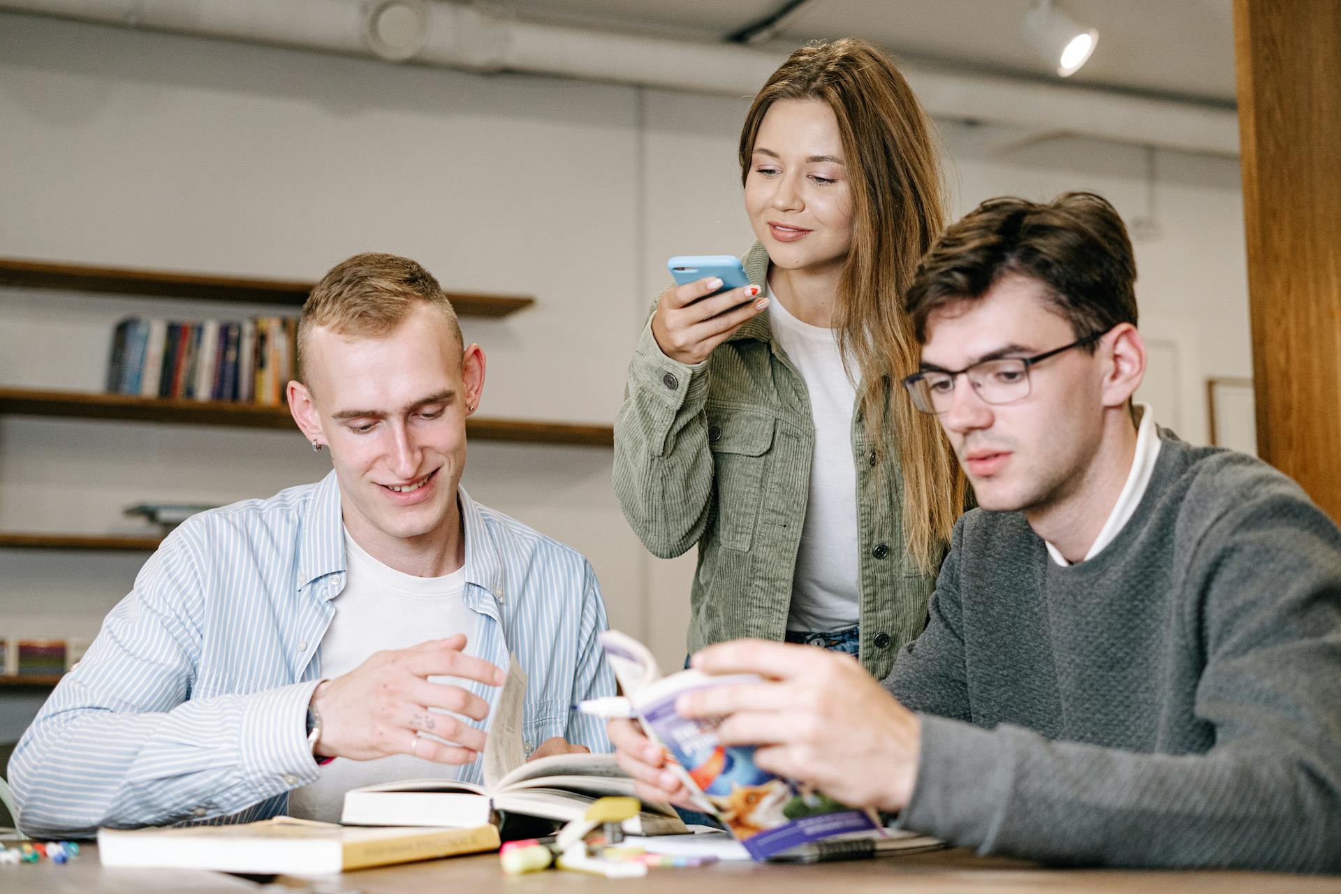 66% dintre adolescenții din România au planuri financiare, dar lipsesc oportunitățile de dezvoltare a inteligenței financiare