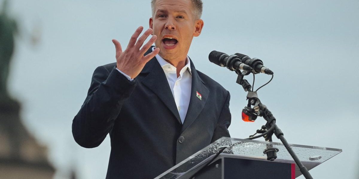 Simion, dansând pe morminte: Magyar detonează trădarea lui Orban în Transilvania