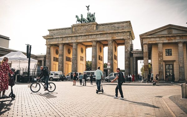 Turiștii din BERLIN, recompensați! Colectarea deșeurilor, recompensată!