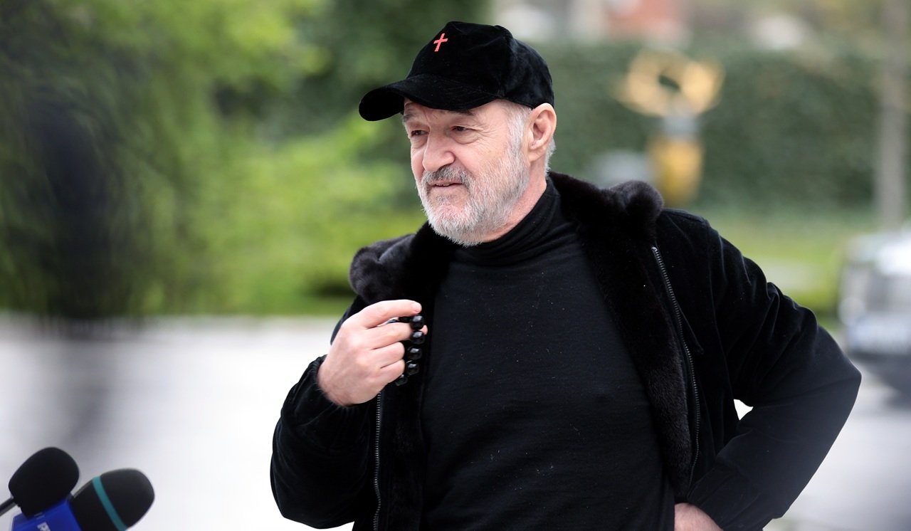 Gigi Becali încearcă să păstreze-l pe Mirel Rădoi la FCSB, deși contractul tehnicianului cu clubul se apropie de final, și pregătește o ofertă tentantă pentru a-l convinge să rămână