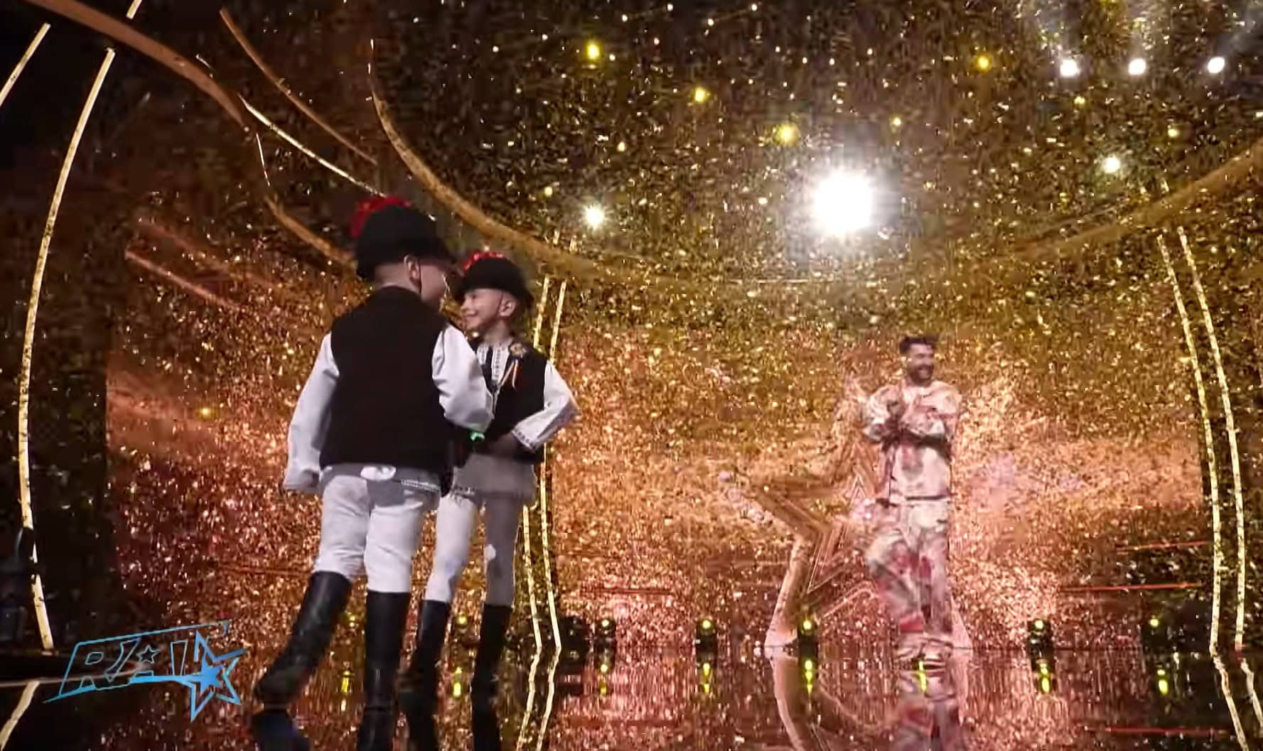 Doi frați din Alba au făcut senzație la ”Românii au talent”, unde au primit Golden Buzz din partea lui Pavel Bartoș după o reprezentație plină de energie și tradiție